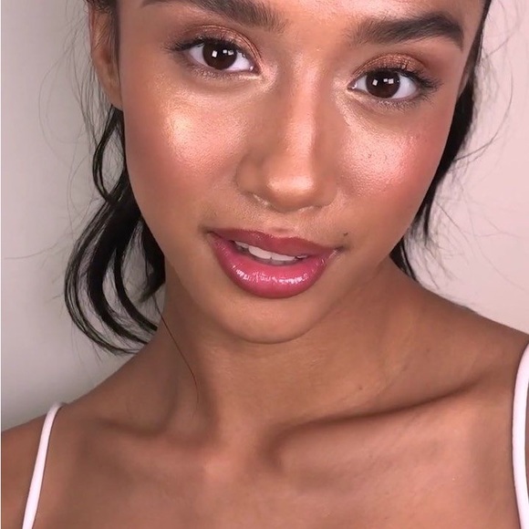 New Charlotte Tilbury Beauty Highlighter Wand - Picture 6 of 7